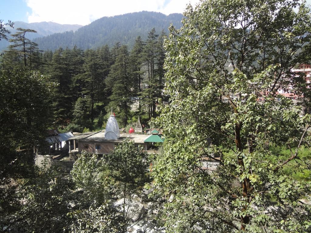 River Hotel