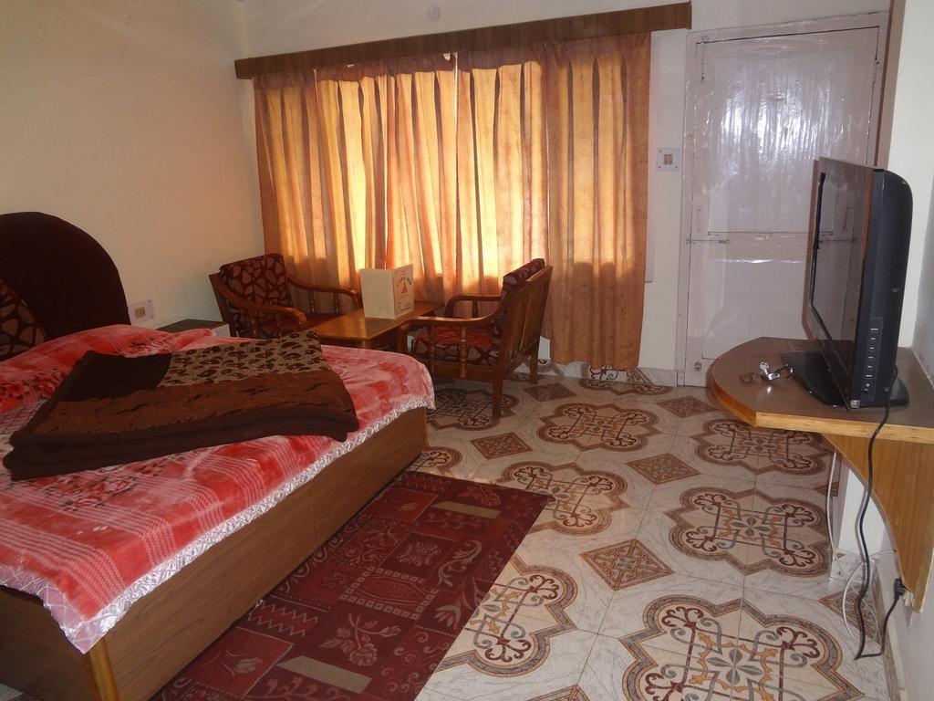 River Hotel