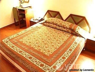Snowcrests Manor Manali (Himachal Pradesh)