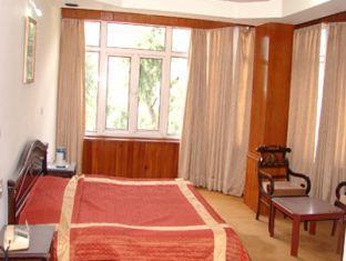 Out Town Hotel Manali (Himachal Pradesh)
