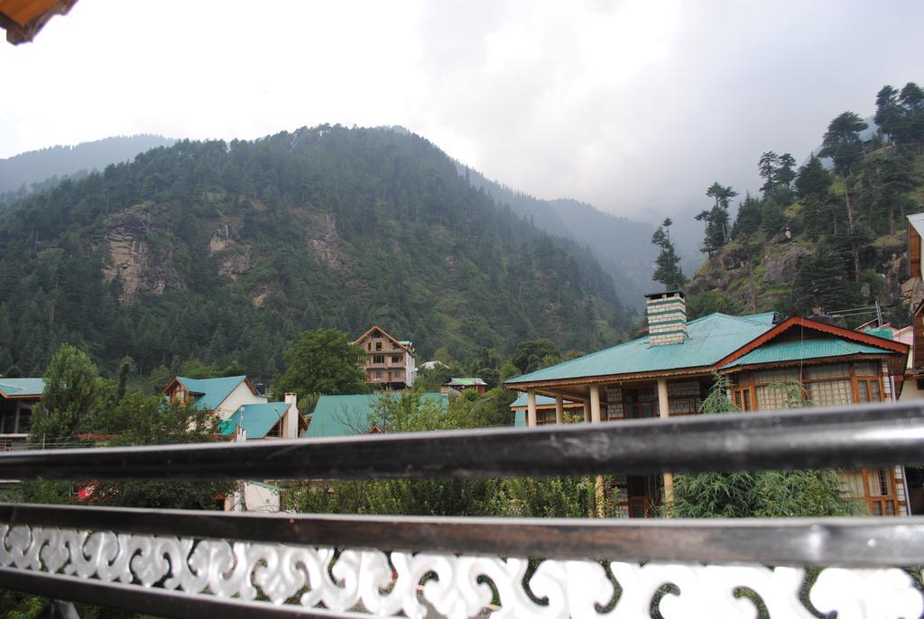 Oyo 13232 Red Rose Manali (Himachal Pradesh)