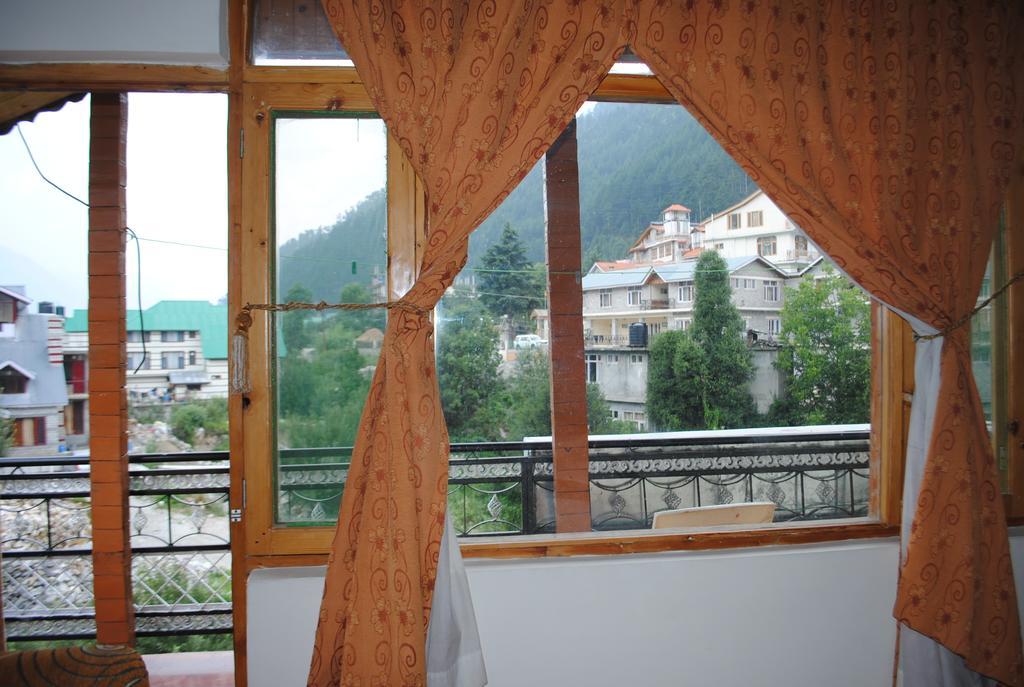 Oyo 13232 Red Rose Manali (Himachal Pradesh)