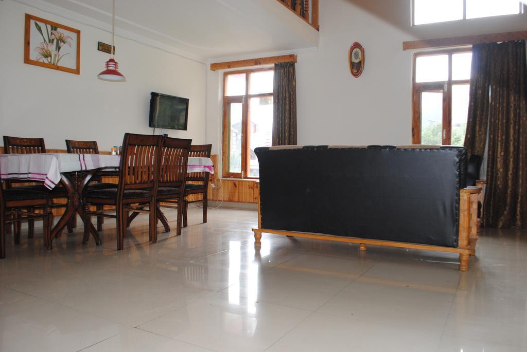 Bed & Breakfast Oyo 13232 Red Rose