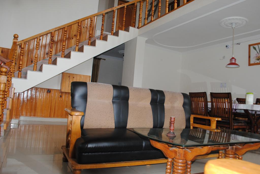Bed & Breakfast Oyo 13232 Red Rose