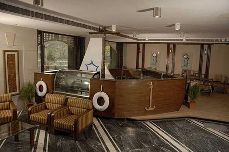 Hotel The River Crescent