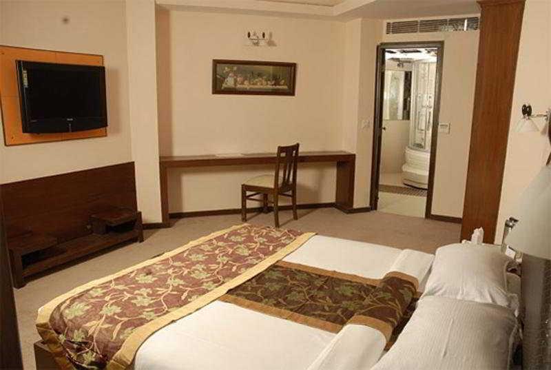 Hotel The River Crescent 4*