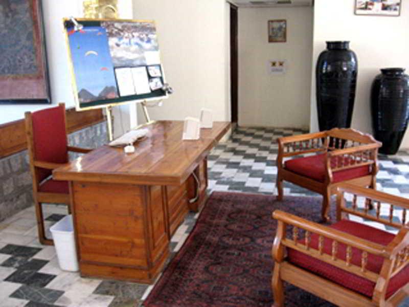 Hotel Snowcrests Manor