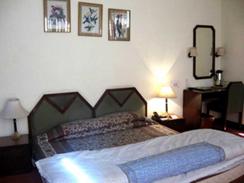 Snowcrests Manor Hotel