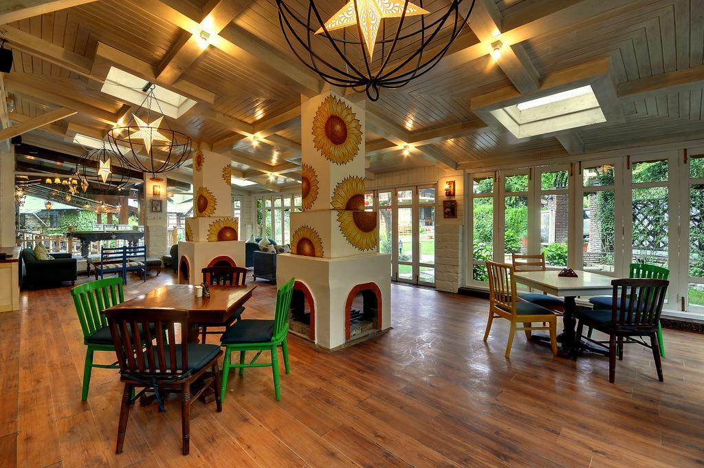 Hotel Johnson & Manali (Himachal Pradesh)