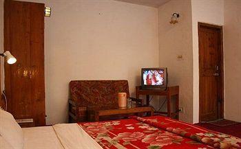 Tourist 10 Minutes Walking Distance From The Mall Hotel Manali (Himachal Pradesh)