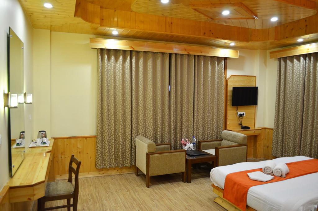 Gezellig - Tree Hill & Kanyal Manali (Himachal Pradesh)