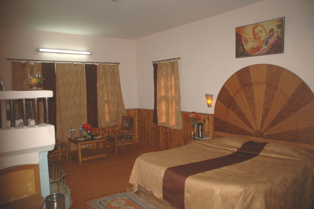 Hilltone & Manali (Himachal Pradesh)
