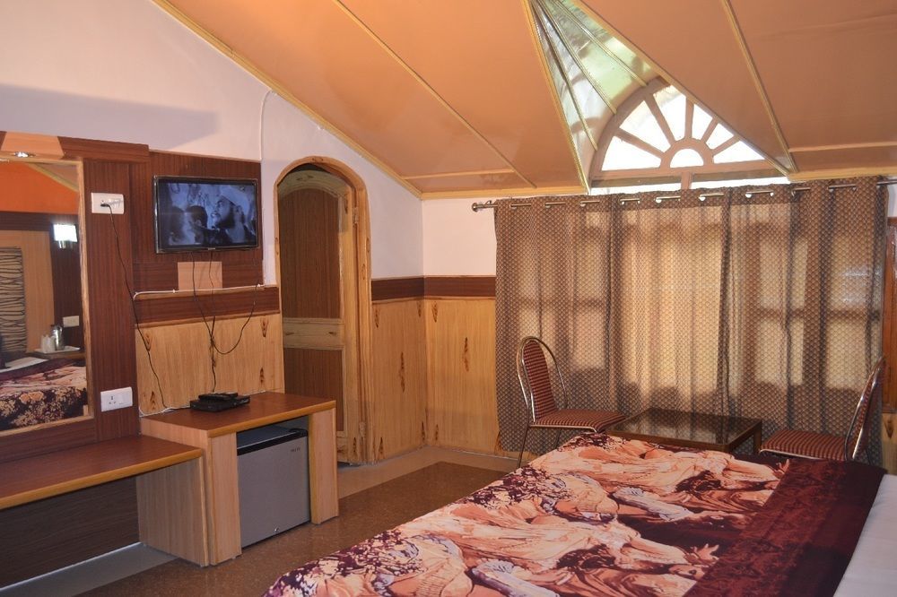 Hilltone & Manali (Himachal Pradesh)