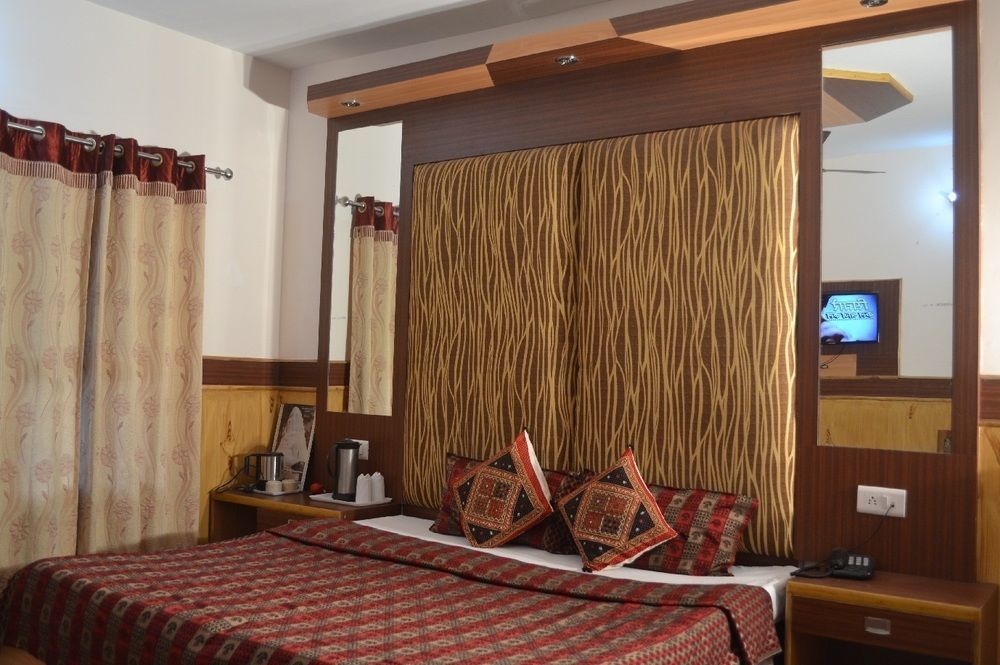 Hilltone & Hotel Manali (Himachal Pradesh)