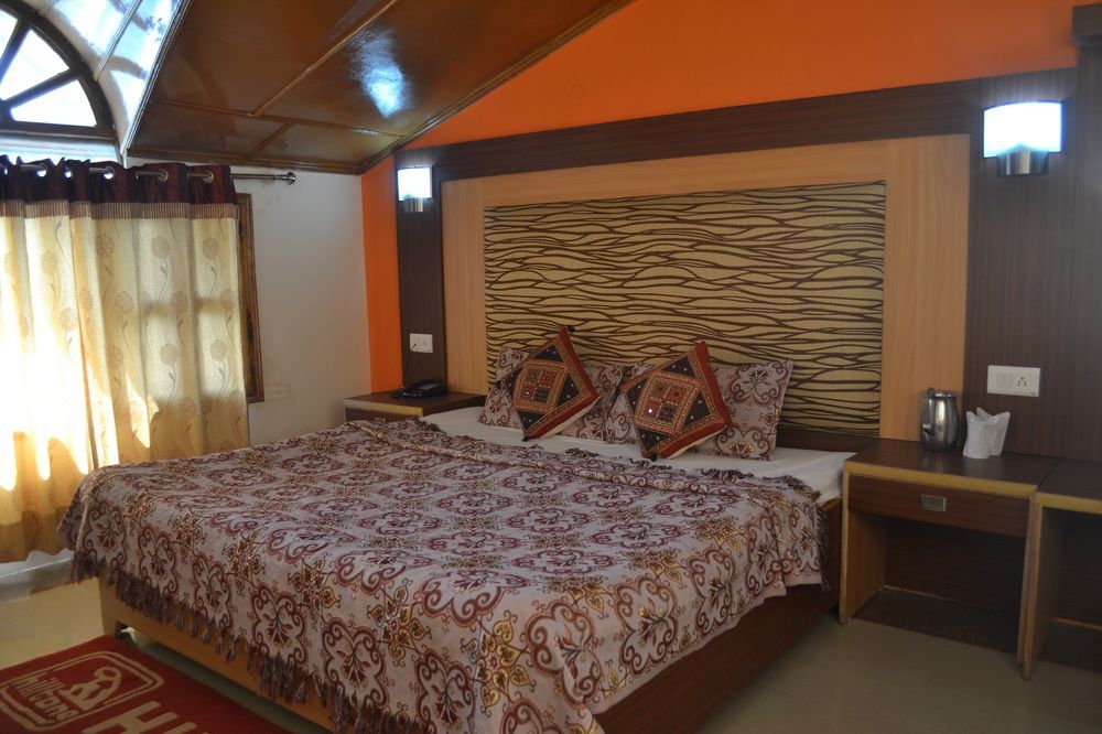 Hilltone & Manali (Himachal Pradesh)