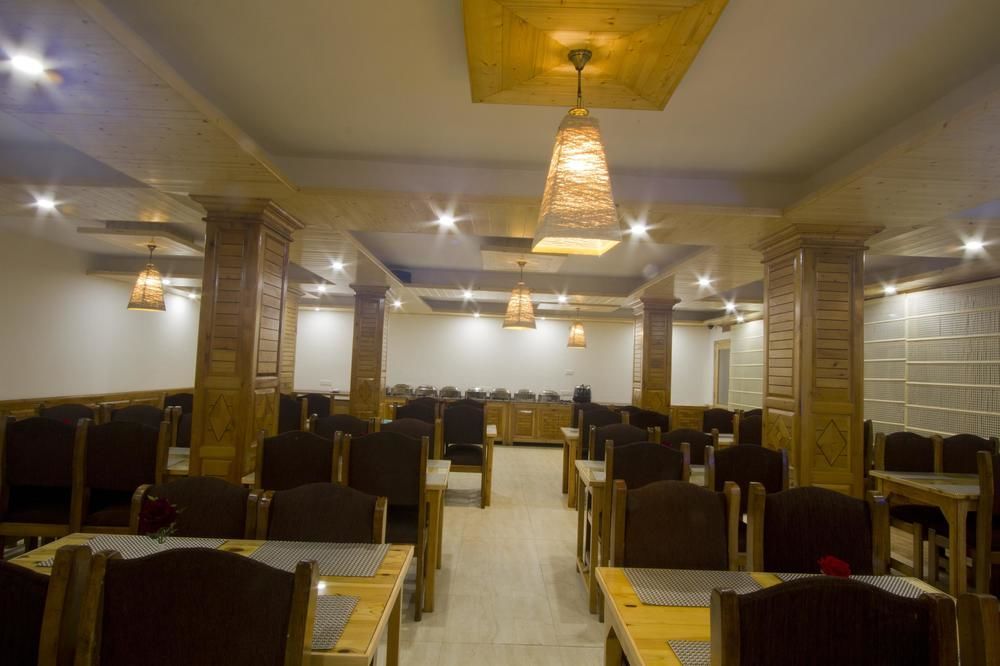 Oyo Premium Simsa Hotel Manali (Himachal Pradesh)