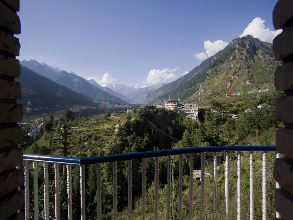 Hotel Oyo Premium Star Prini Manali (Himachal Pradesh)