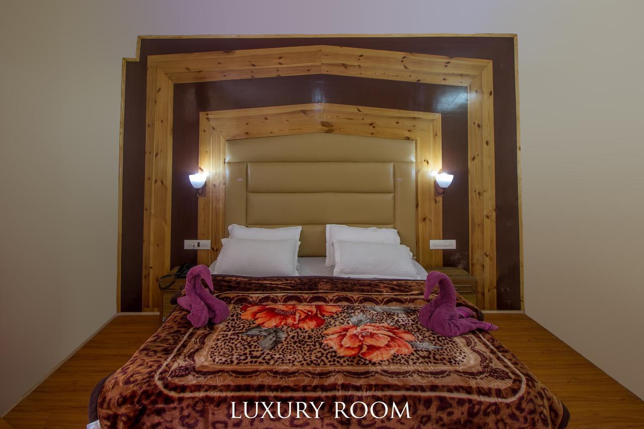 Neha Palace Hotel Manali (Himachal Pradesh)