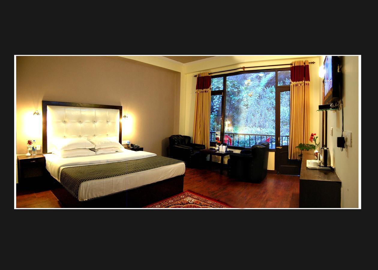 Apple Crescent 3*