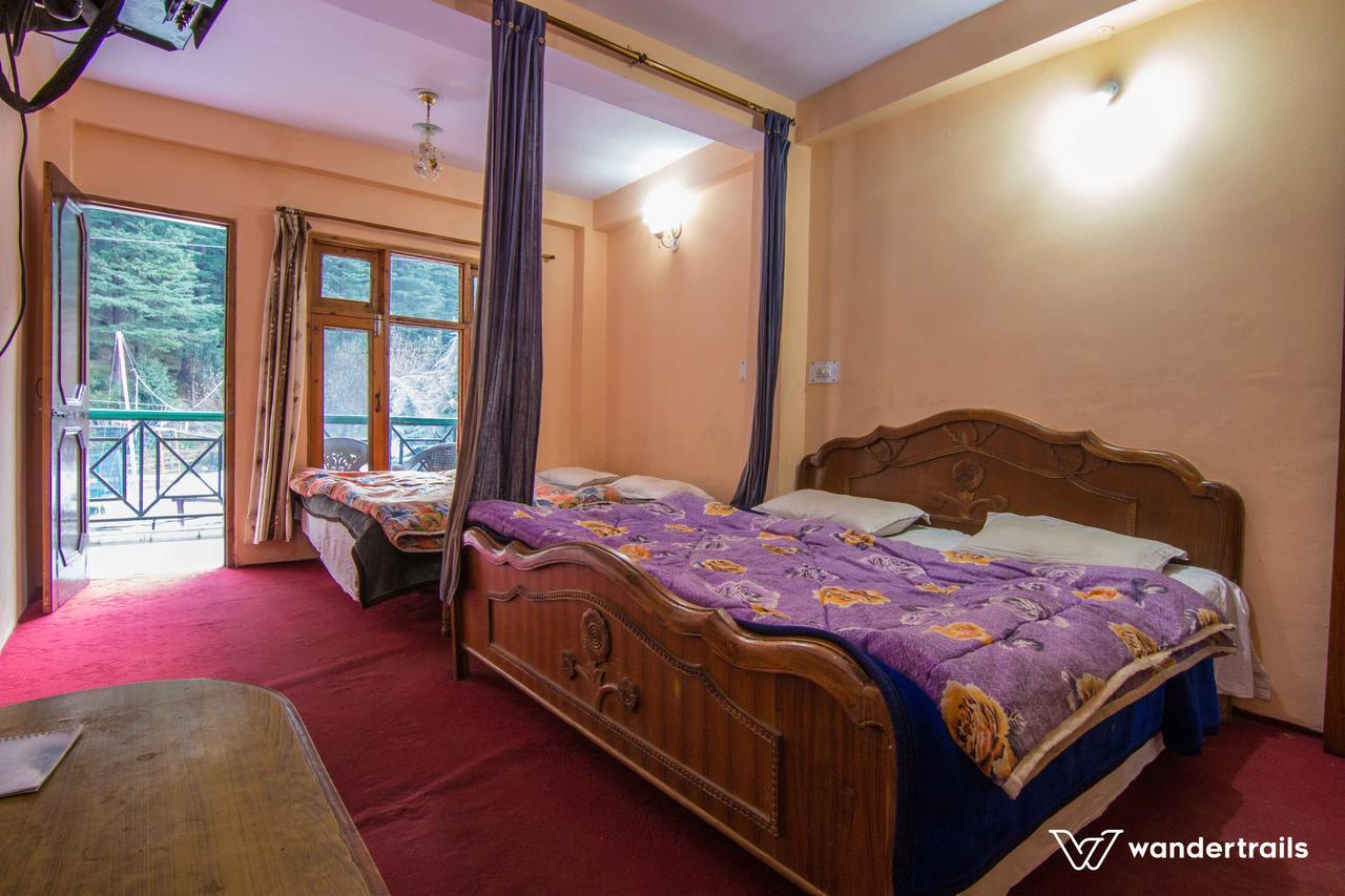 Kunal & 2* Manali (Himachal Pradesh)