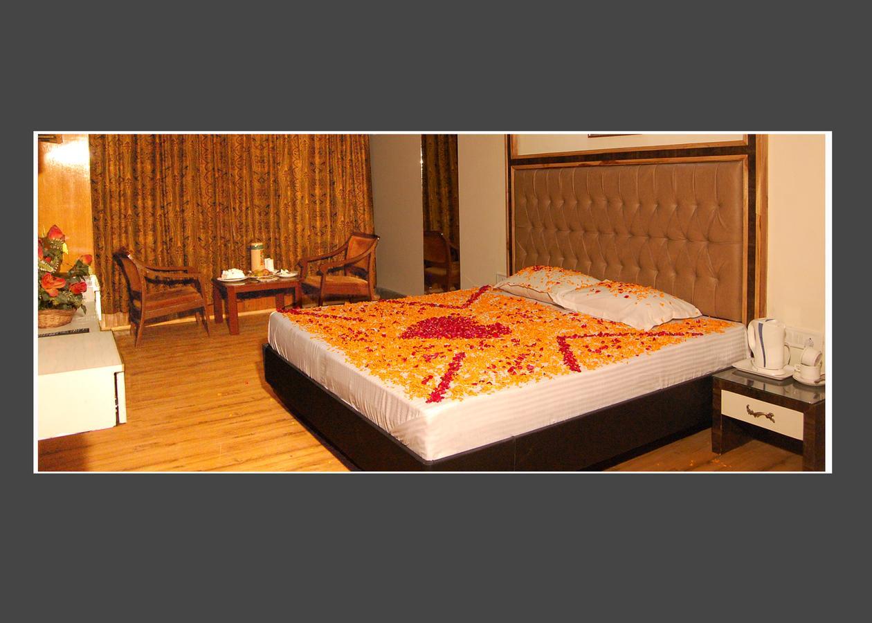 Out Town Hotel