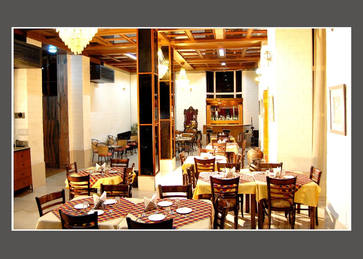 Out Town Hotel Manali (Himachal Pradesh)