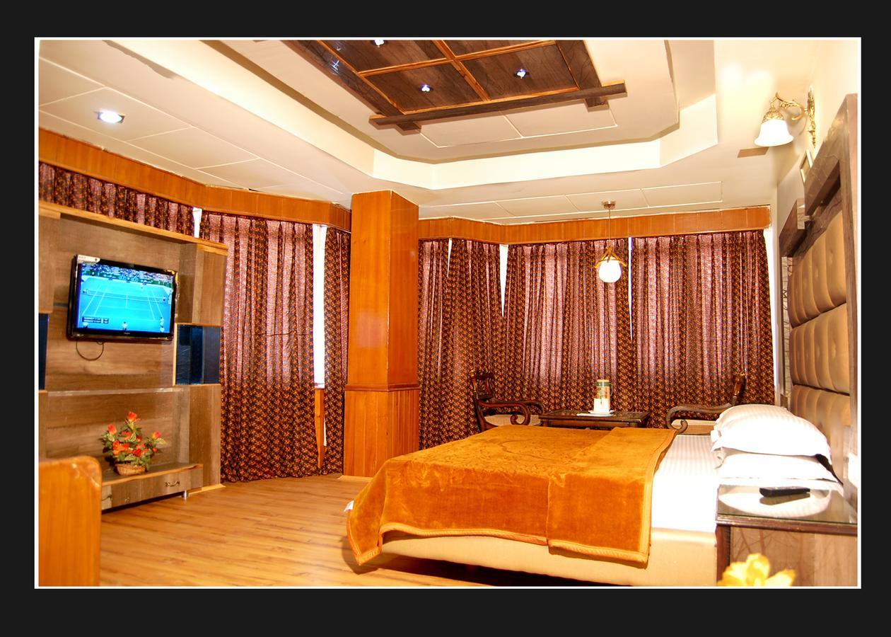 Hotel Out Town Manali (Himachal Pradesh)