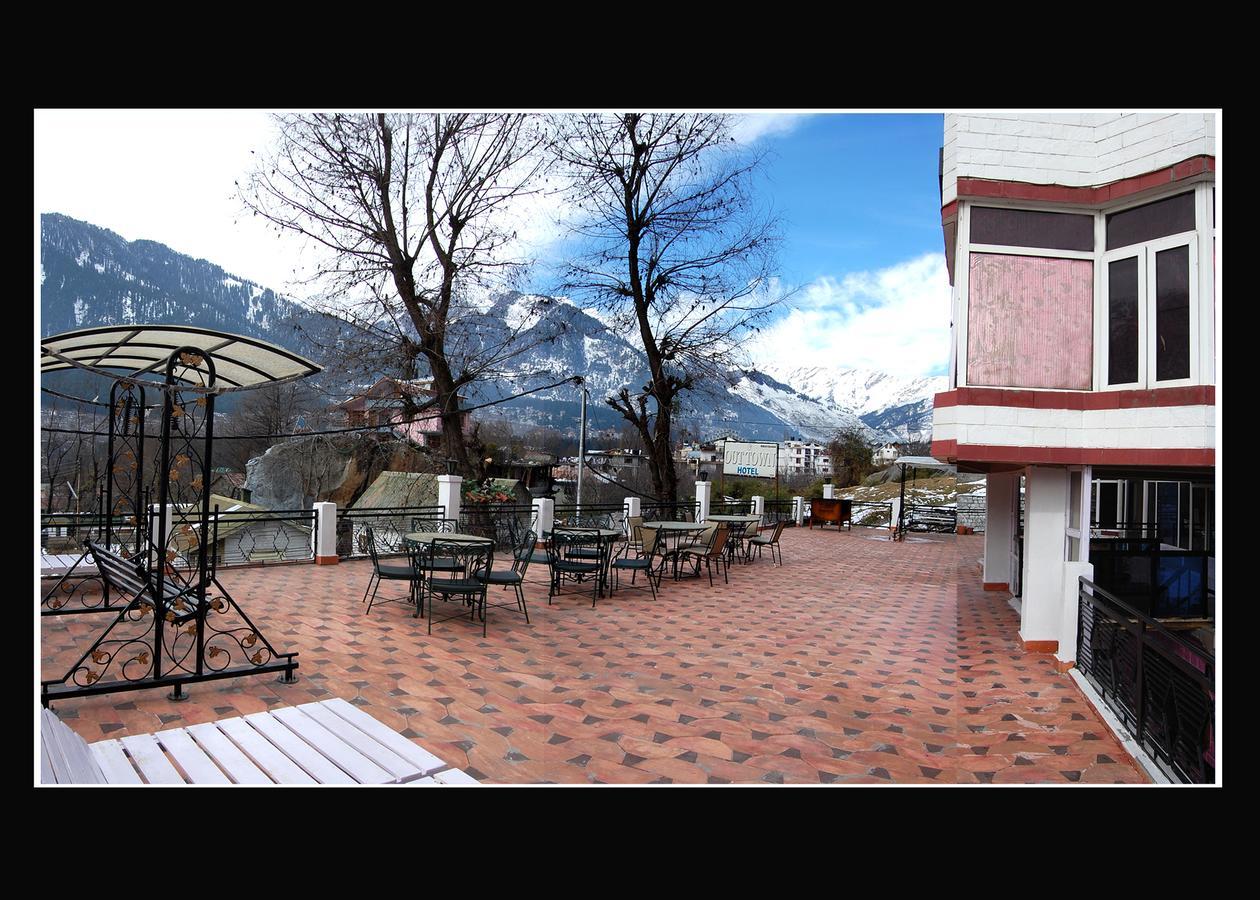 Out Town Hotel Manali (Himachal Pradesh)