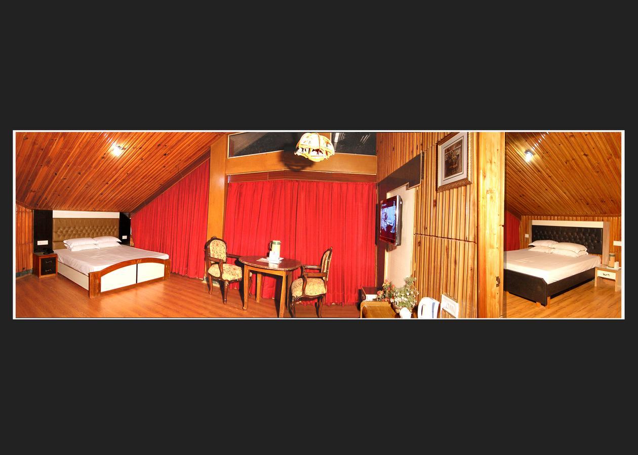 Out Town Hotel 3*