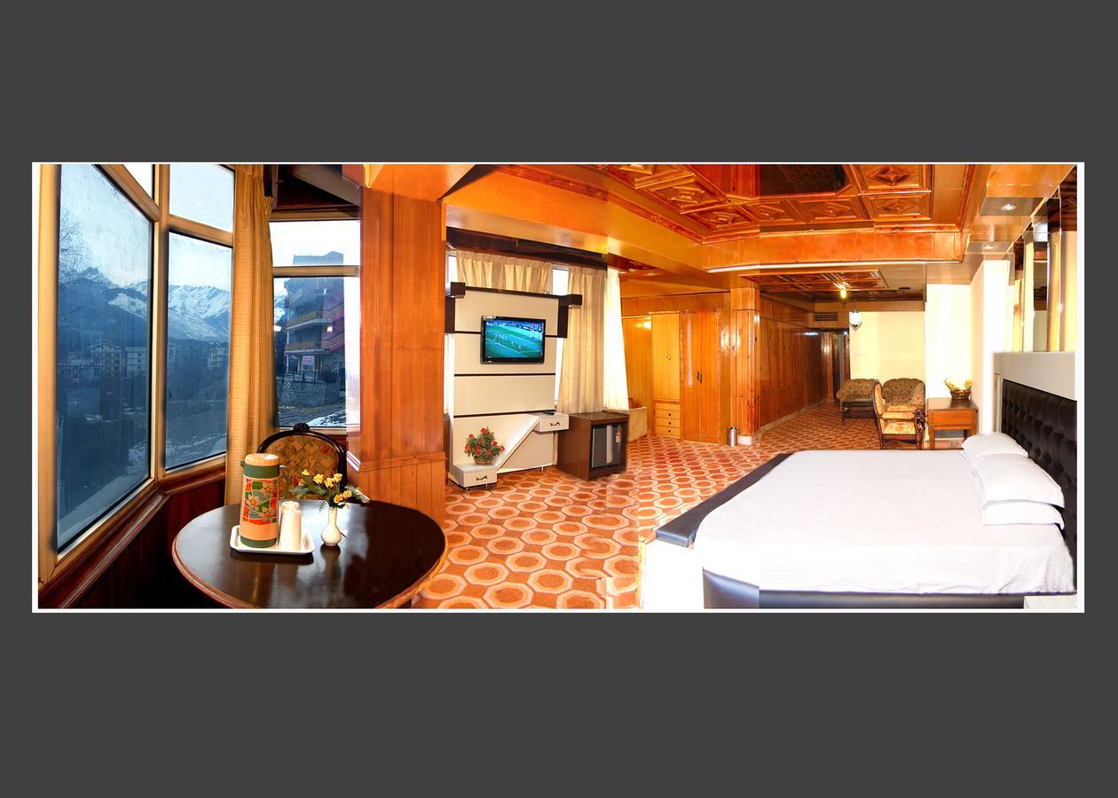 Hotel Out Town