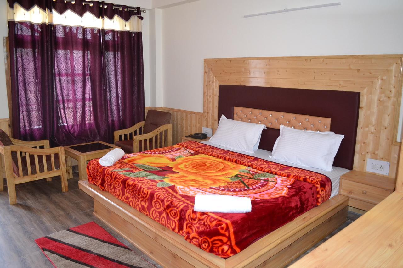 Rewat Residency
