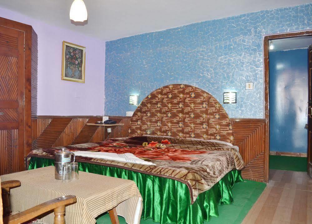 Chetna Hotel Manali (Himachal Pradesh)