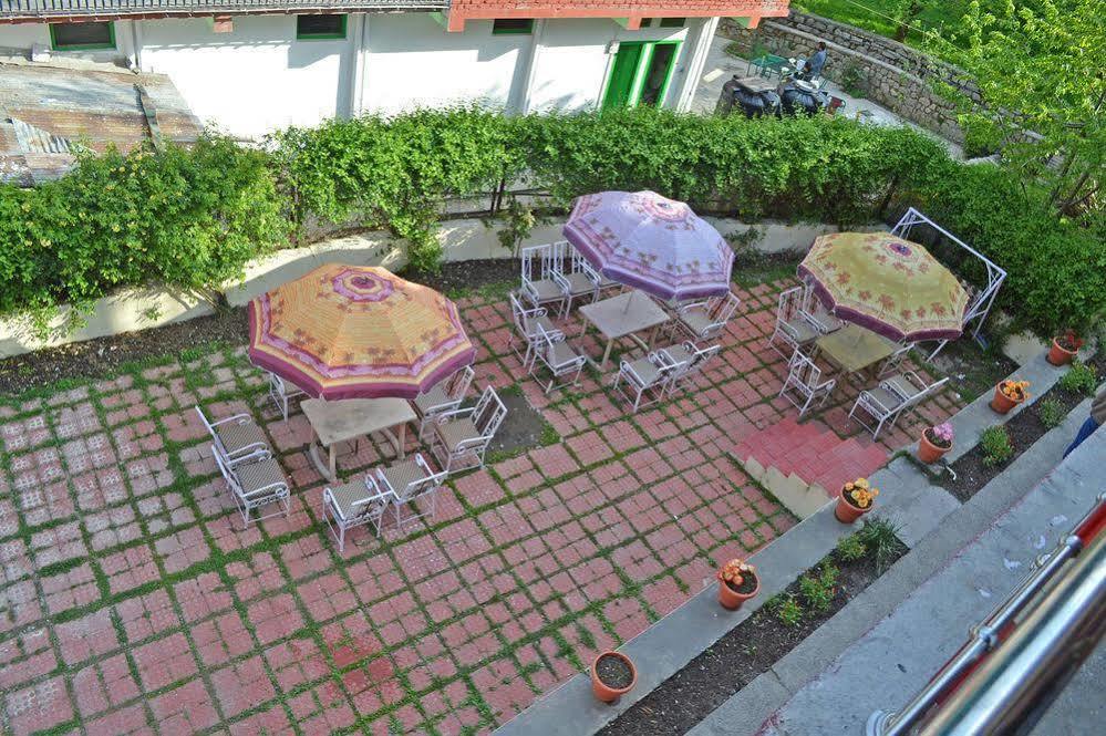 Chetna Hotel 3*