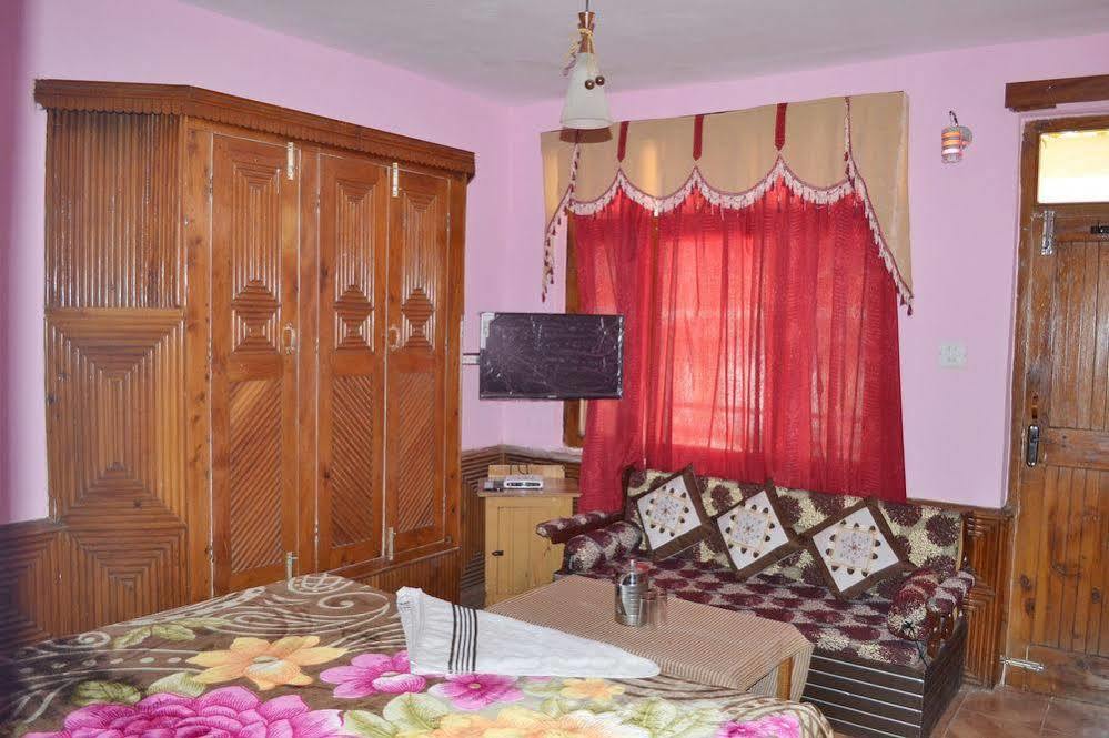 Hotel Chetna 3*