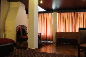 Renest River Country 4*