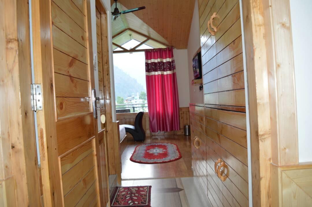 Satyam Paradise Hotel *