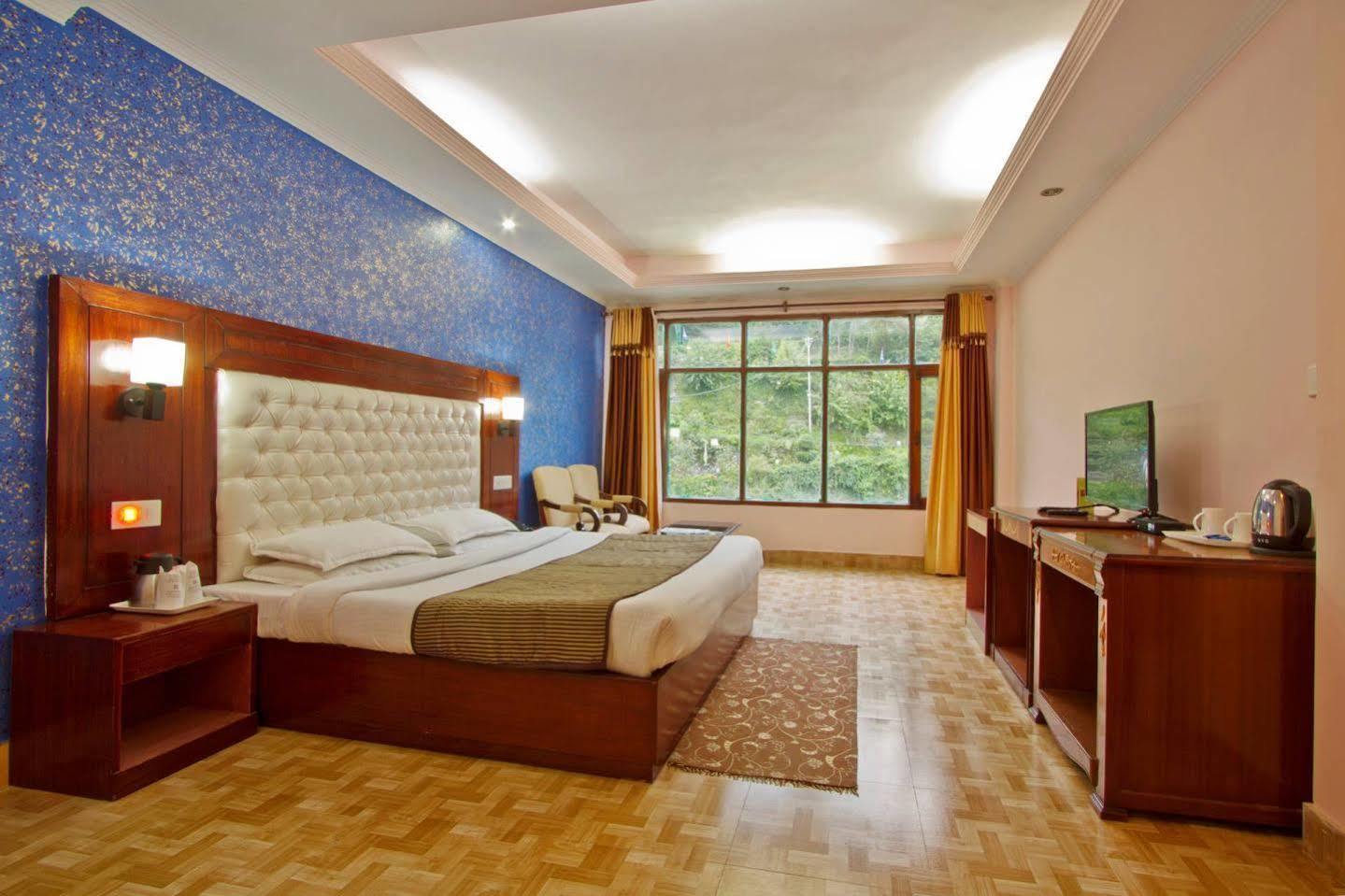 Royal Park Resort 3*