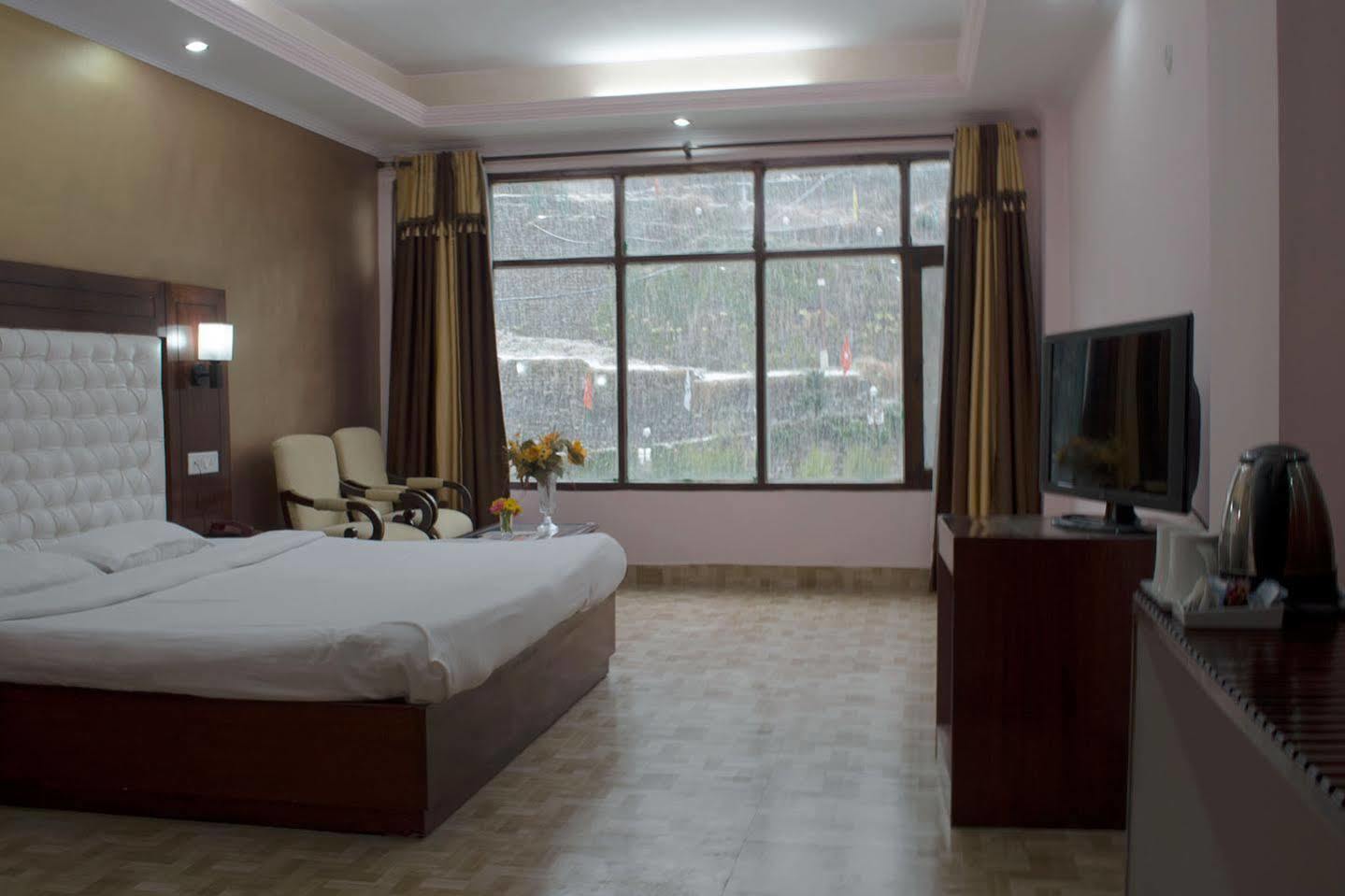 Royal Park Resort Manali (Himachal Pradesh)