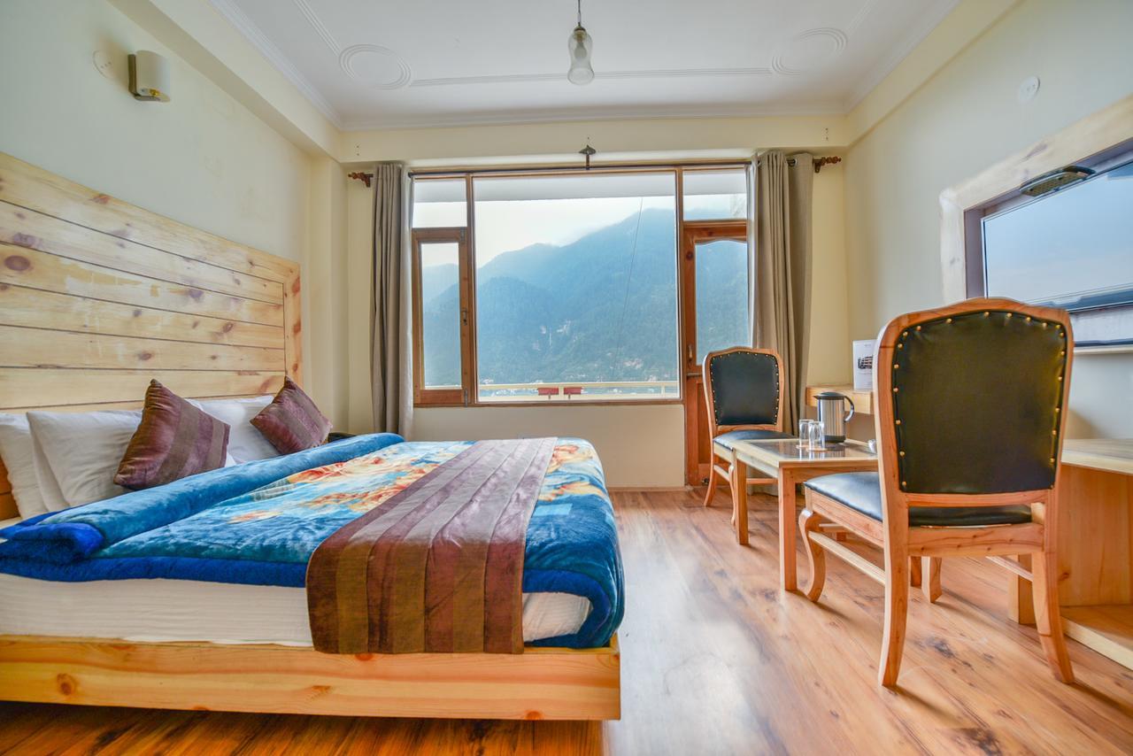 Wild Rose Hotel 3*