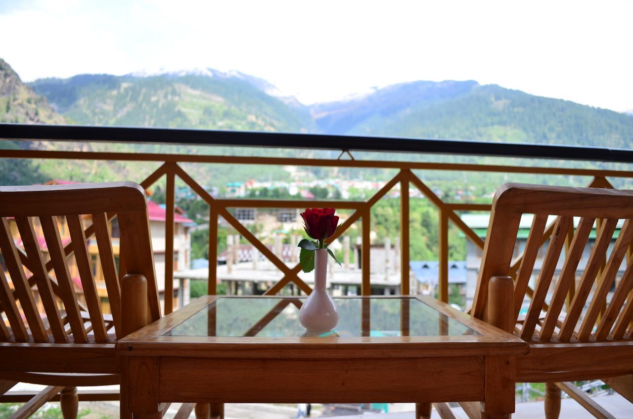 Summer Hotel *
