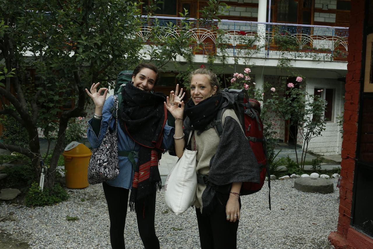 Hostel Yolo Backpackers - *