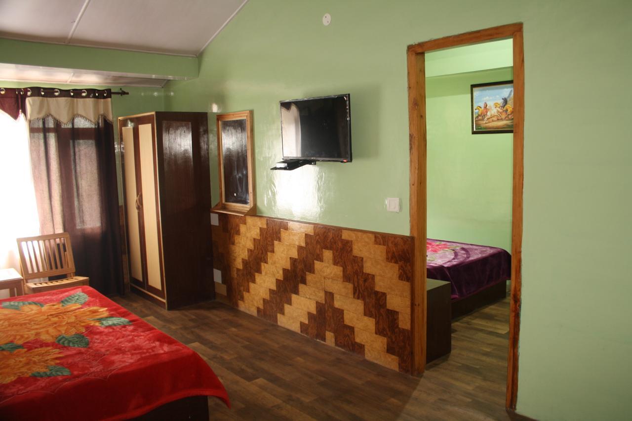 Hotel Adb Kundan *