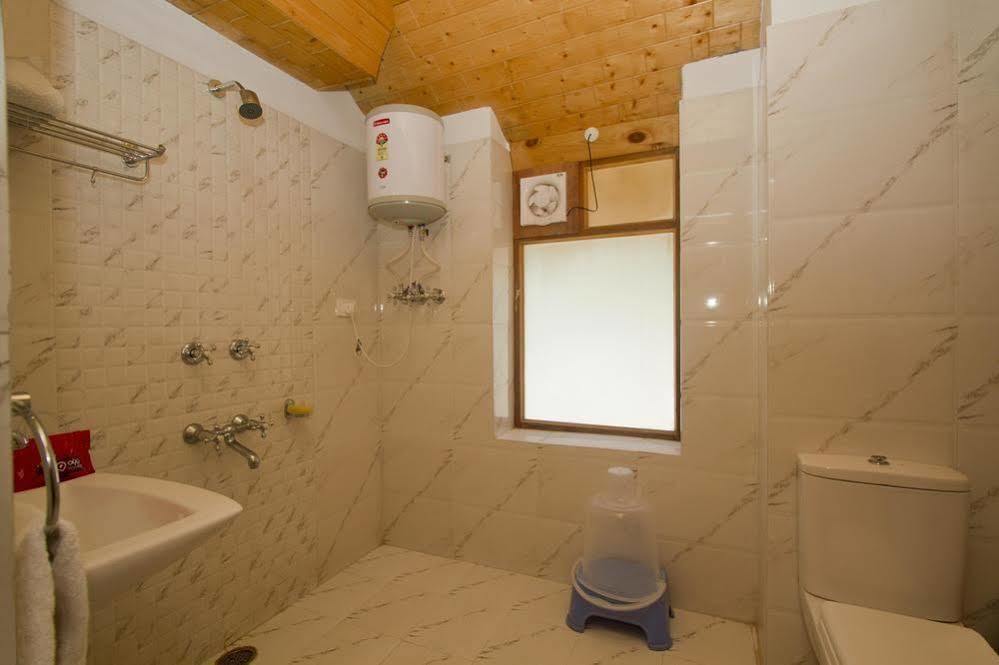 Hotel Oyo 1837 Hotel Golden Meadows 3*