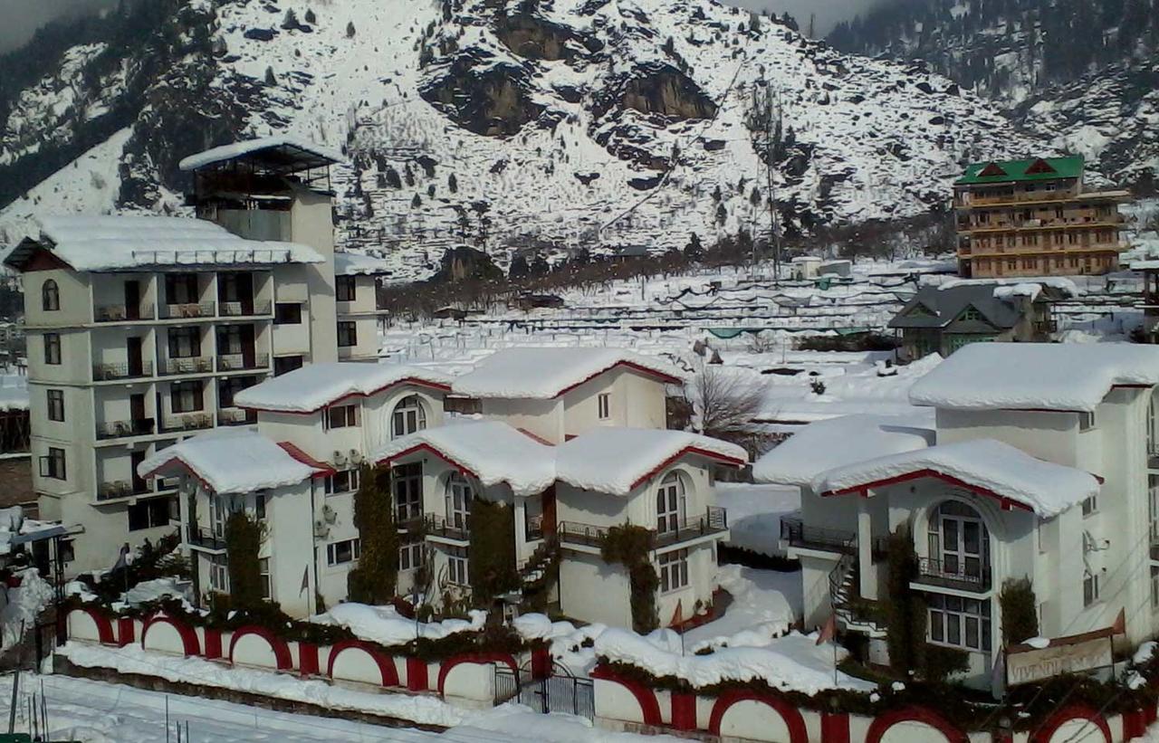 De Vivendi With 35000 Sqft Open Lawn With Bbq Resort