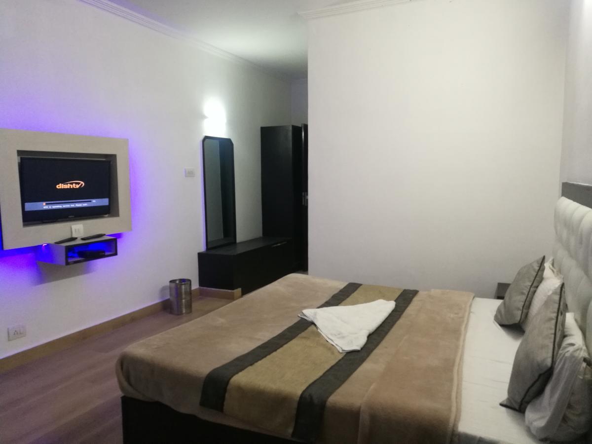 Hotel Adb Whispering River Manali (Himachal Pradesh)