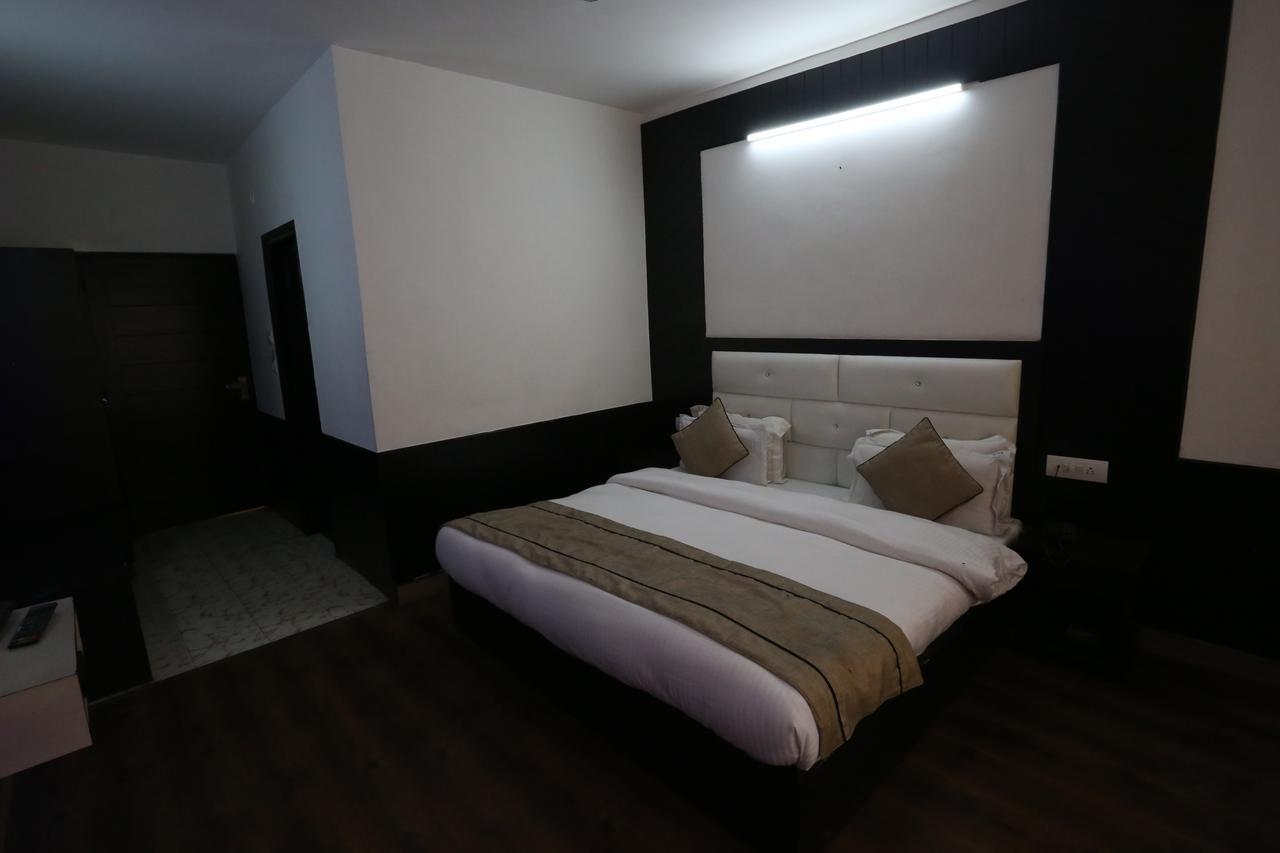 Adb Whispering River 3*