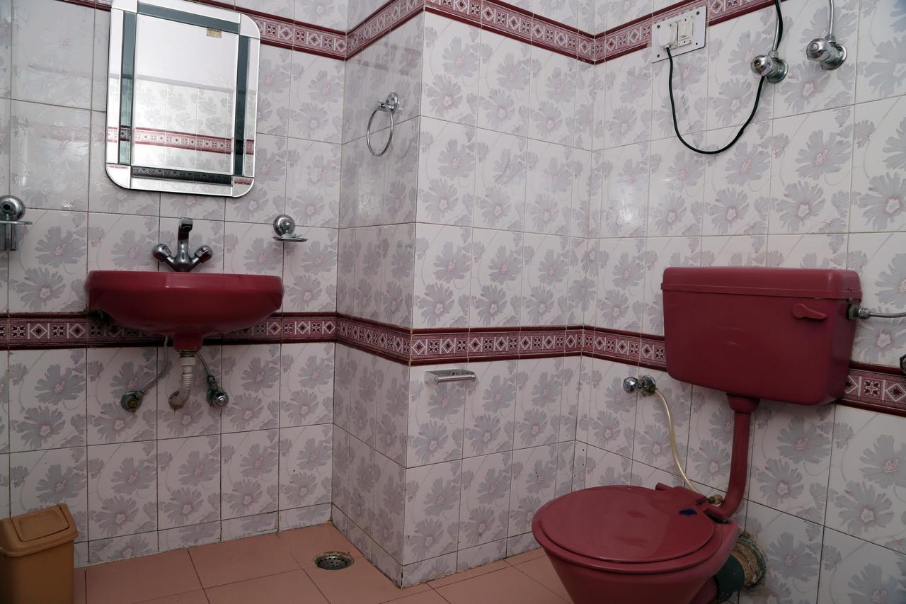 Hotel Adb Whispering River Manali (Himachal Pradesh)