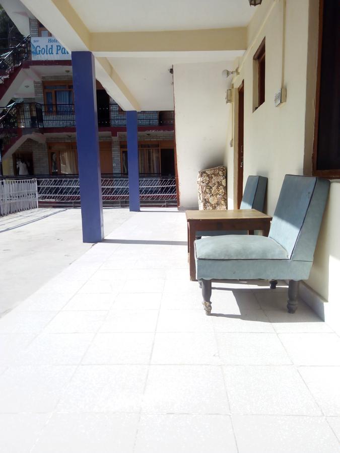 Everest Hotel *