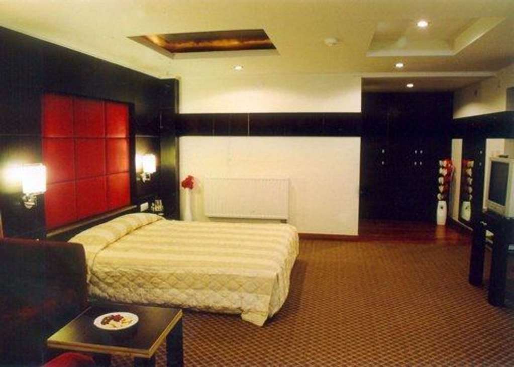 Renest River Country 4*
