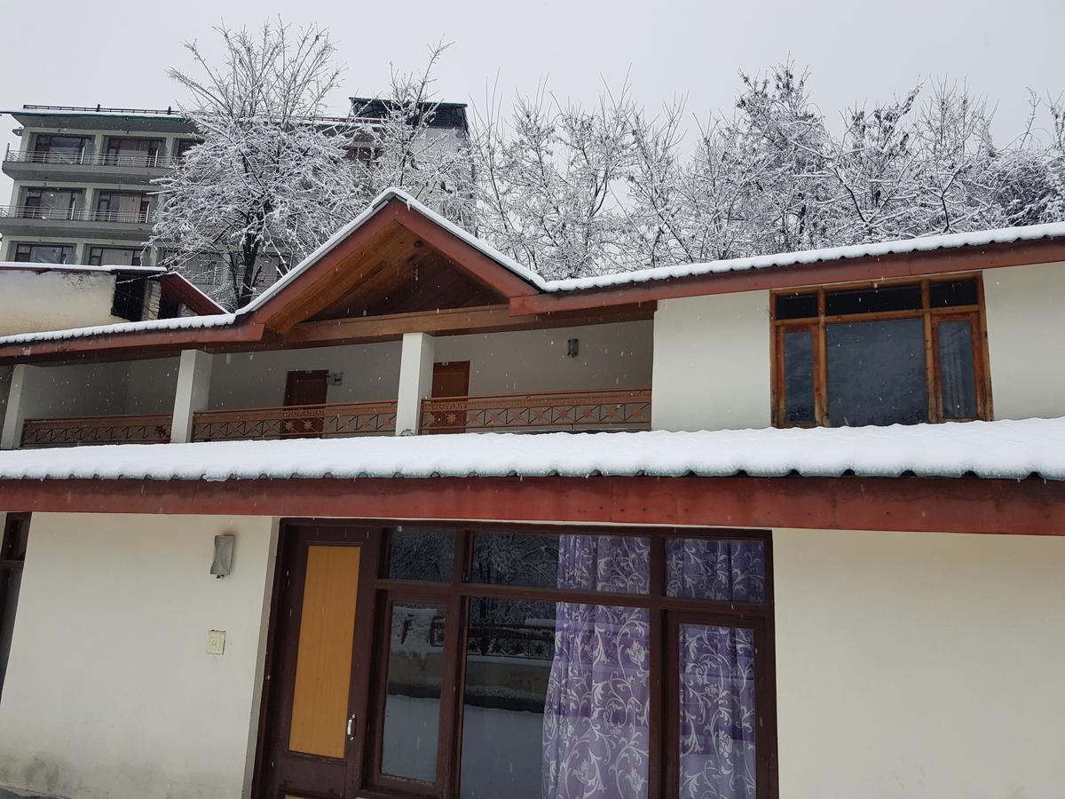 Janghu And Restuarant Hotel Manali (Himachal Pradesh)